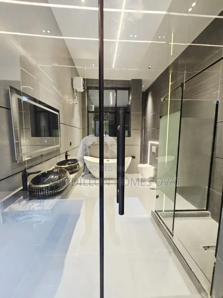 5bdrm Duplex in Harris Drive By Vgc for sale in Lekki Expressway