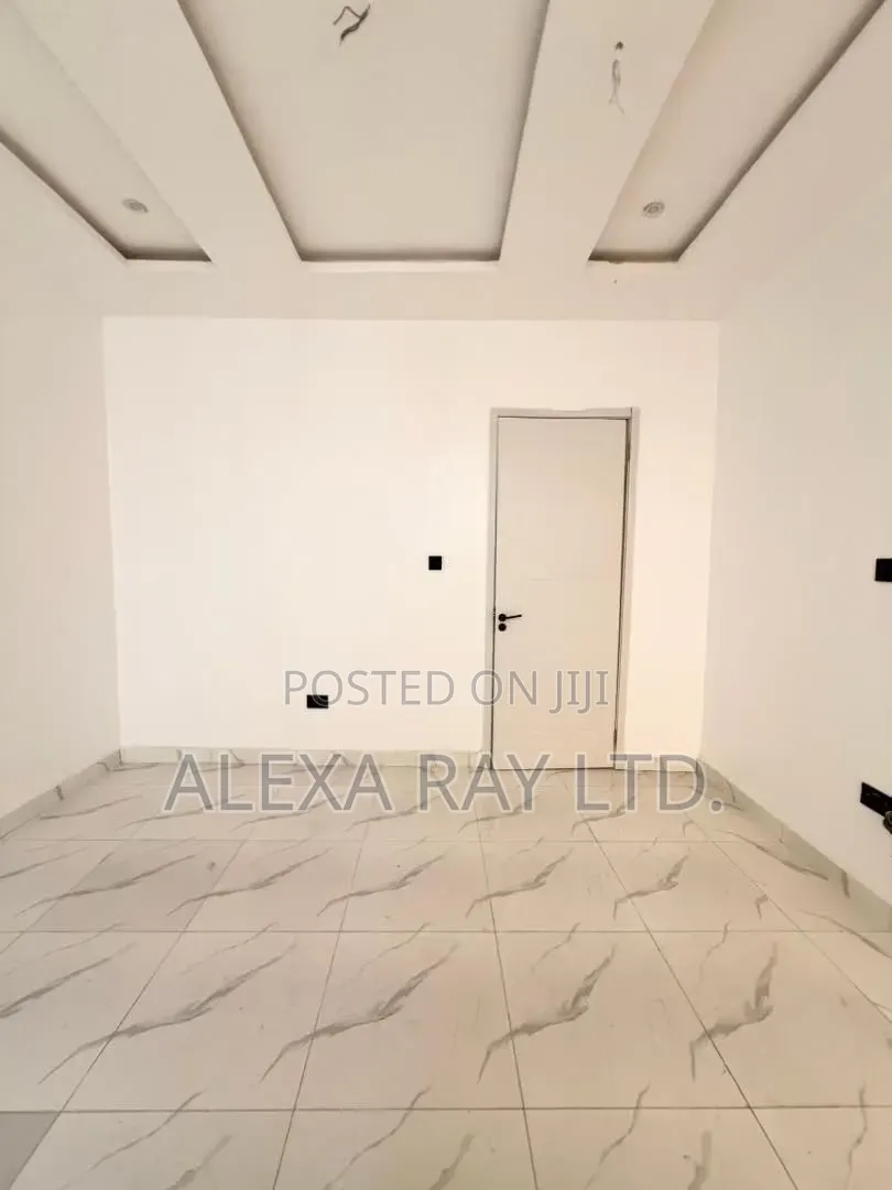 4bdrm Duplex in Ikota for sale in Ikota