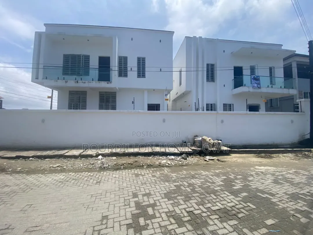 5bdrm Duplex in Ikate Villa Estate for sale in Ikate
