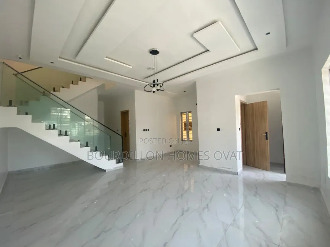 5bdrm Duplex in Ikate Villa Estate for sale in Ikate