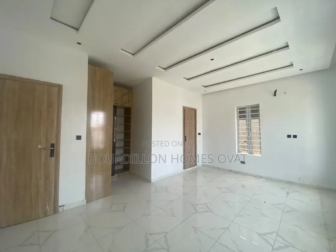 5bdrm Duplex in Ikate Villa Estate for sale in Ikate