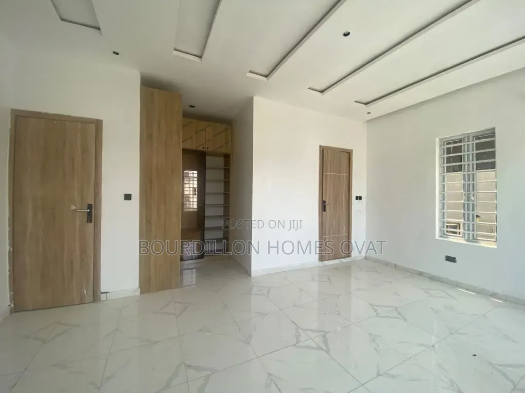 5bdrm Duplex in Ikate Villa Estate for sale in Ikate