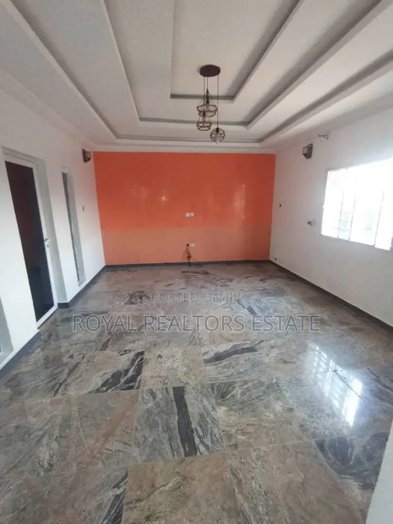 4bdrm Bungalow in Close To Apo Kabusa for rent in Apo Resettlement