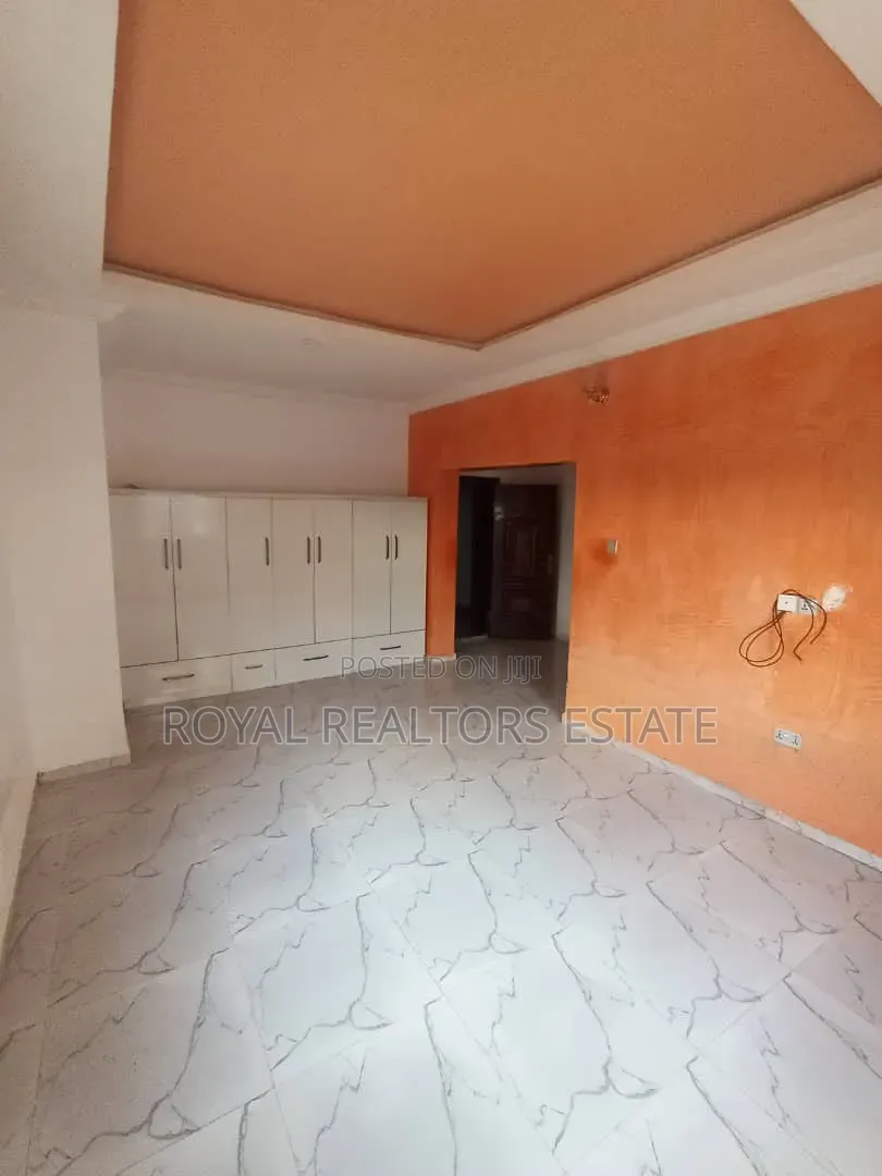 4bdrm Bungalow in Close To Apo Kabusa for rent in Apo Resettlement