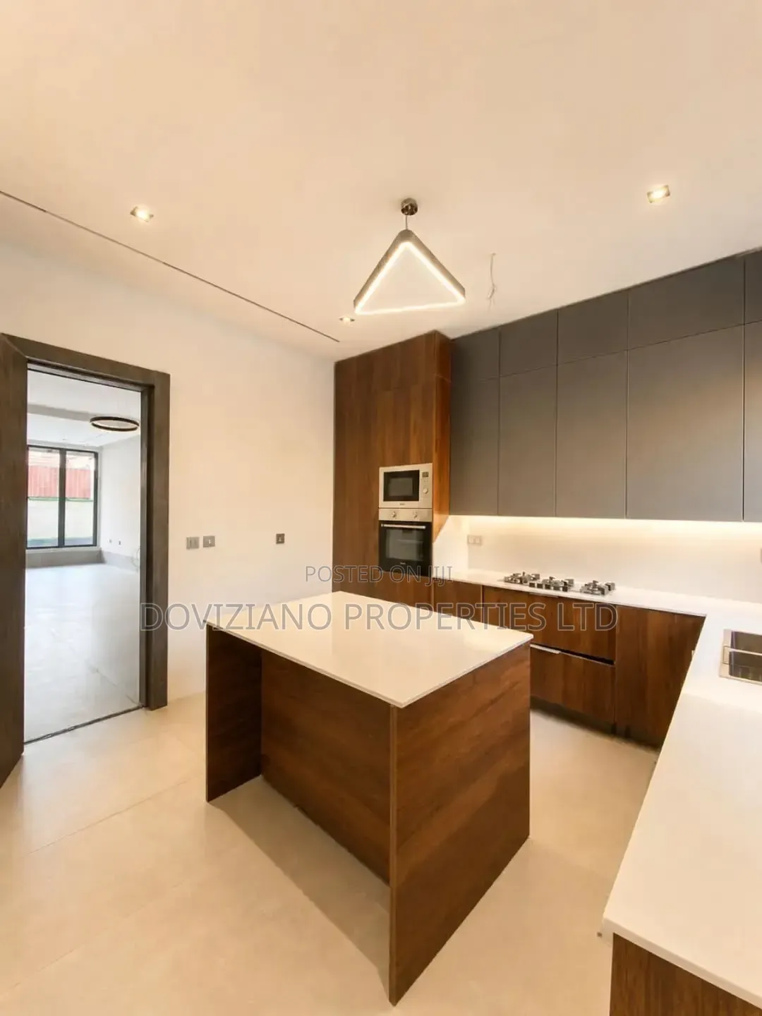 4bdrm Duplex in Parkview Estate for sale in Parkview Estate