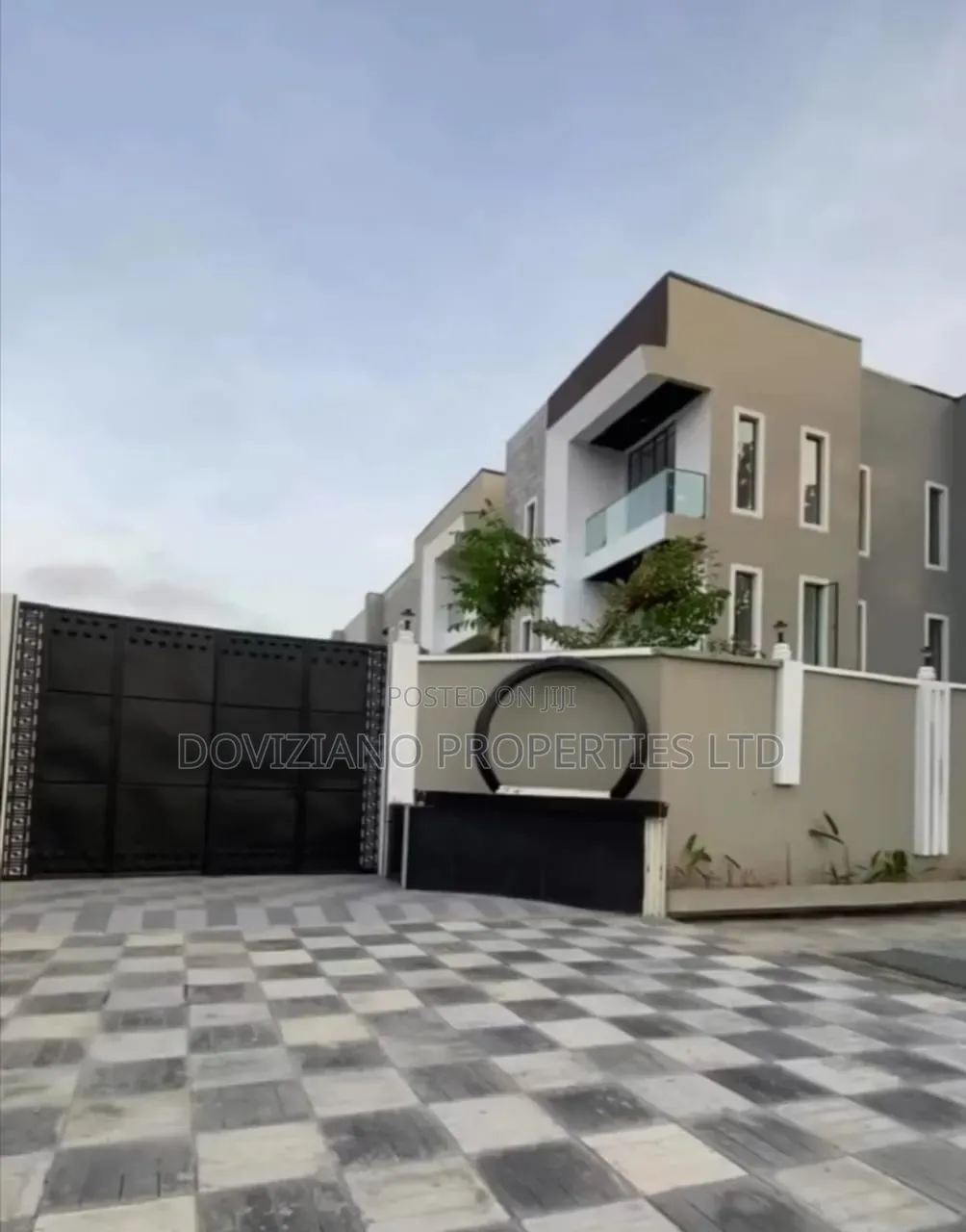 4bdrm Duplex in Parkview Estate for sale in Parkview Estate