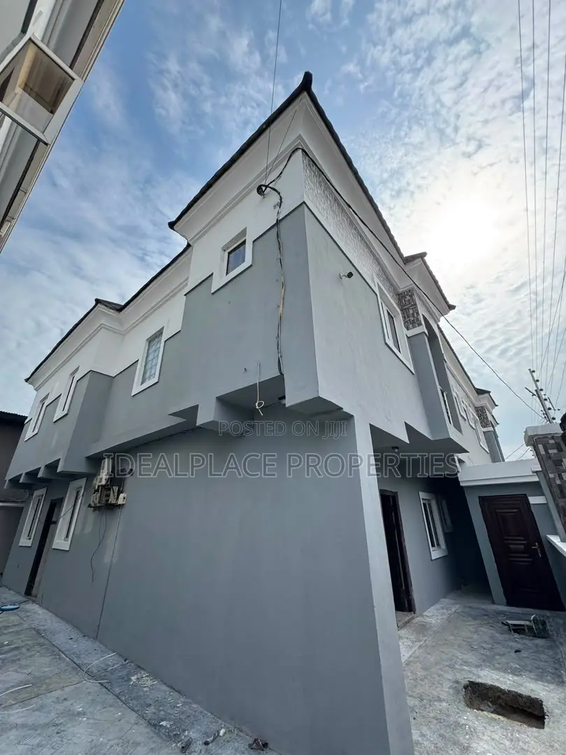 4bdrm Duplex in Surulere for sale in Surulere