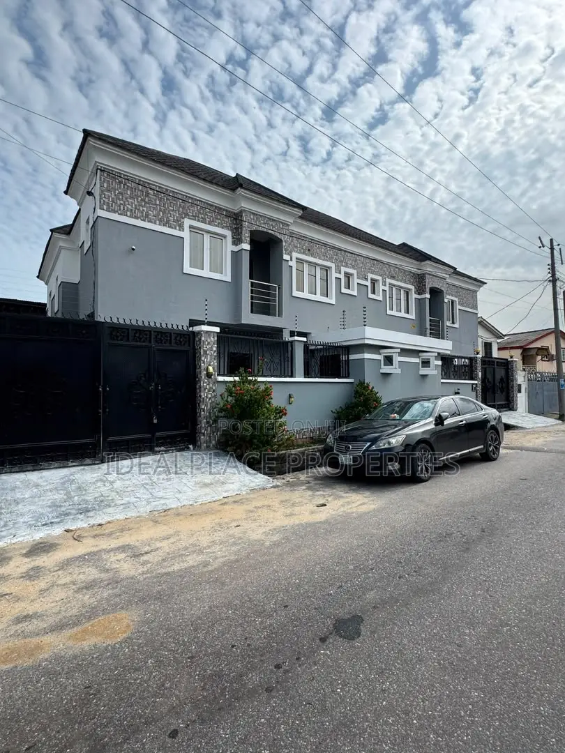 4bdrm Duplex in Surulere for sale in Surulere