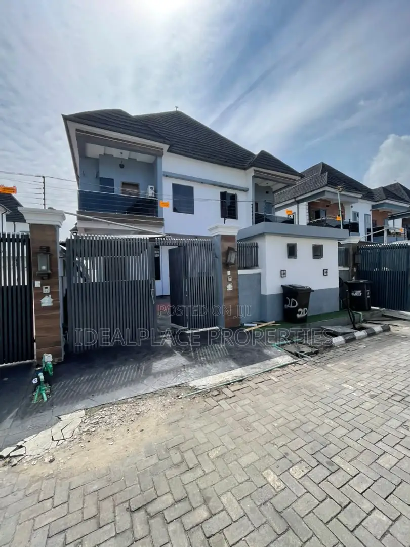 4bdrm Duplex in Chevron for sale in Chevron