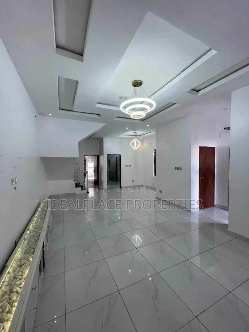 4bdrm Duplex in Chevron for sale in Chevron