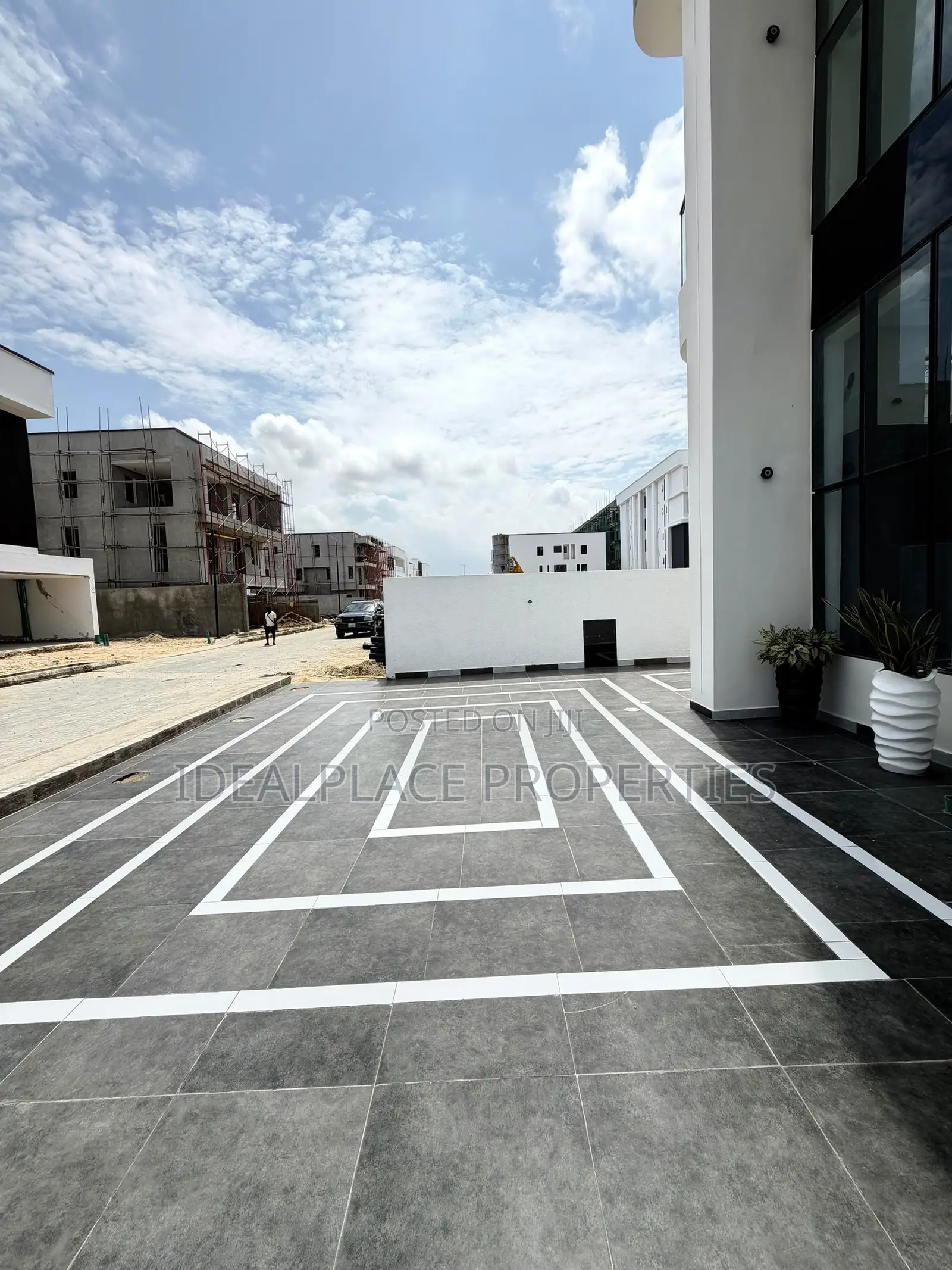 5bdrm Duplex in Lekki Phase 1 for sale in Lekki Phase 1