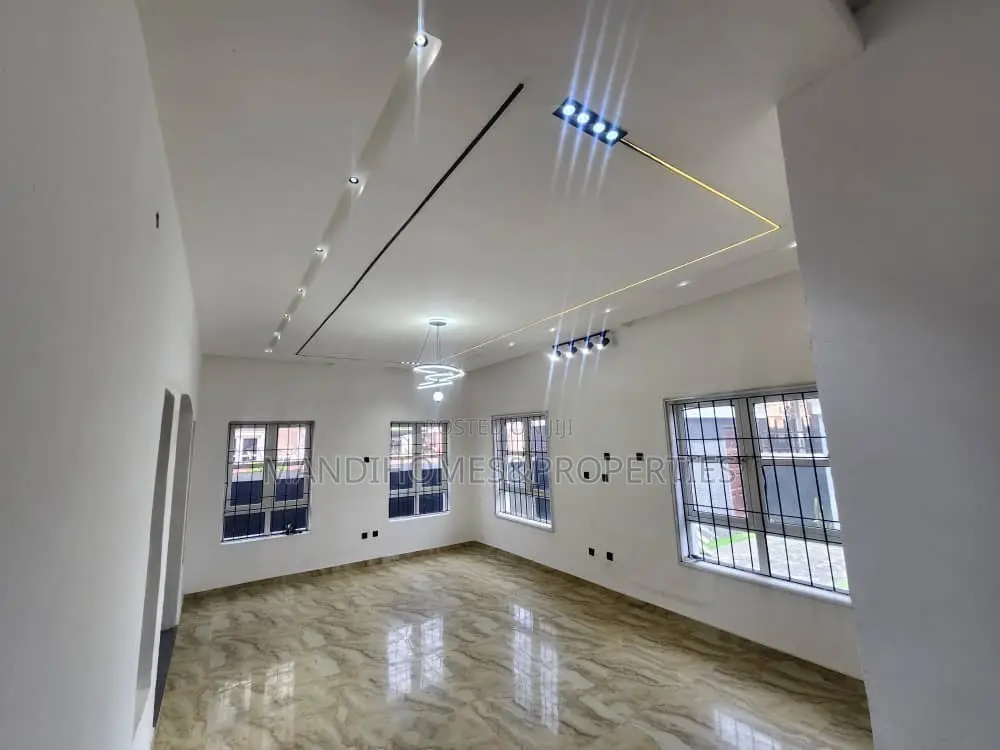 5bdrm Duplex in Lekki for sale in Lekki