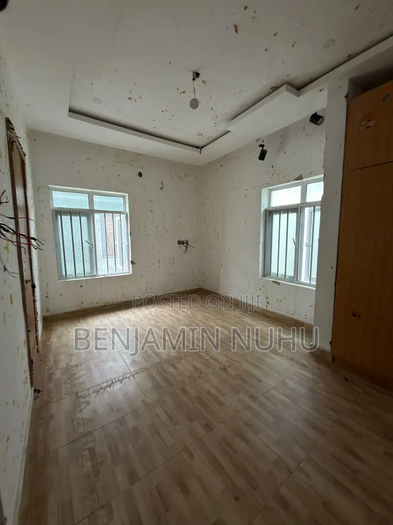 4bdrm Duplex in In A Secure Estate, Off Lekki-Epe Expressway for rent in Off Lekki-Epe Expressway