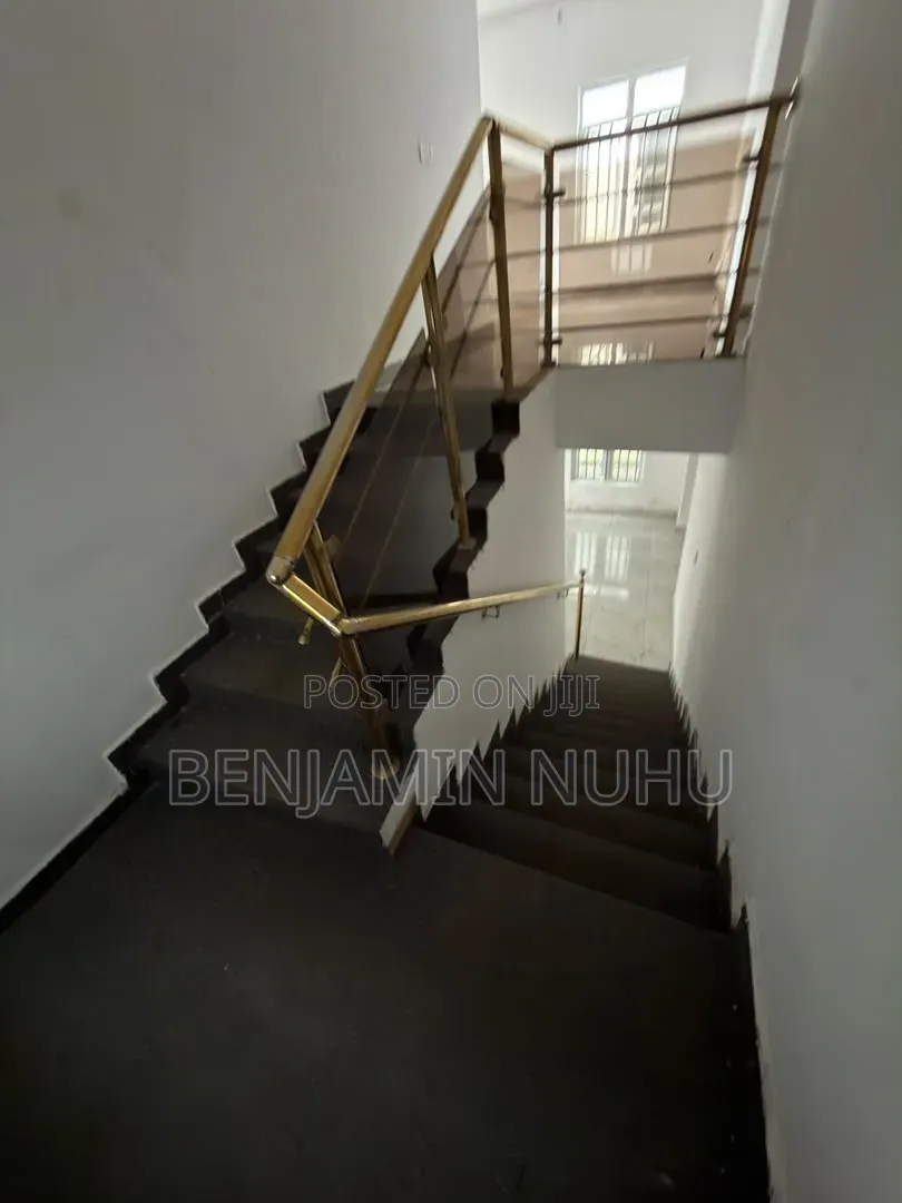 4bdrm Duplex in In A Secure Estate, Off Lekki-Epe Expressway for rent in Off Lekki-Epe Expressway