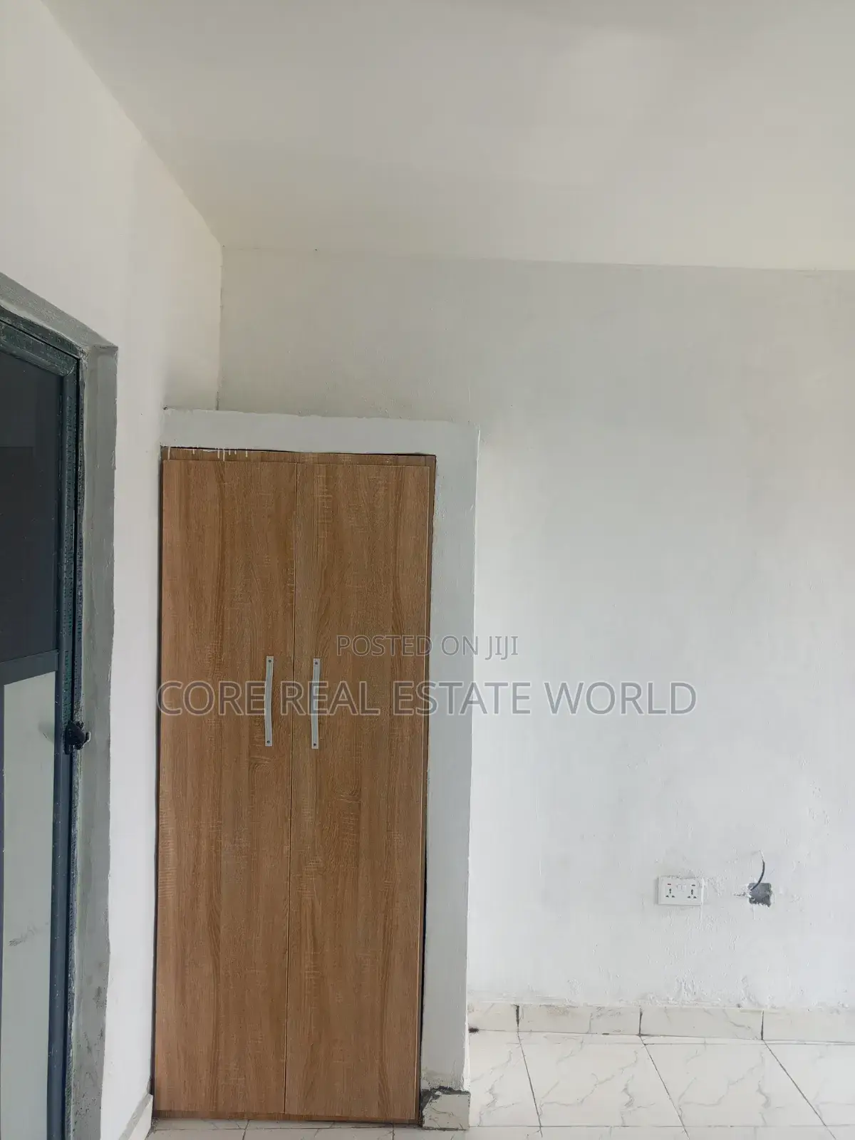 Brand New Spacious Selfcon With 24/7 Solar Power in Elemoro