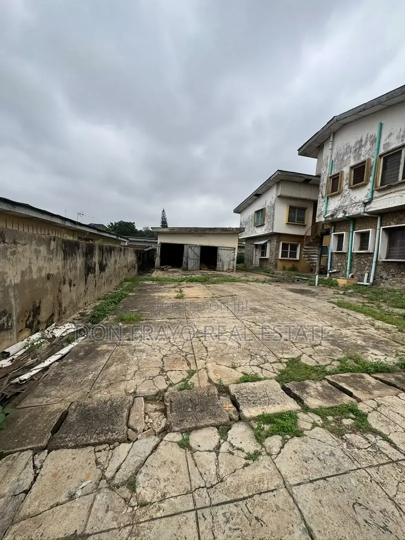 10bdrm Block of Flats in Ikolaba Estate, Ibadan for sale in Ibadan