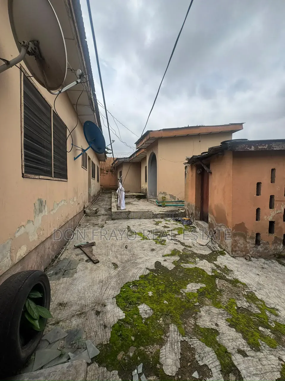 6bdrm Bungalow in New Bodija Estate for sale in Bodija