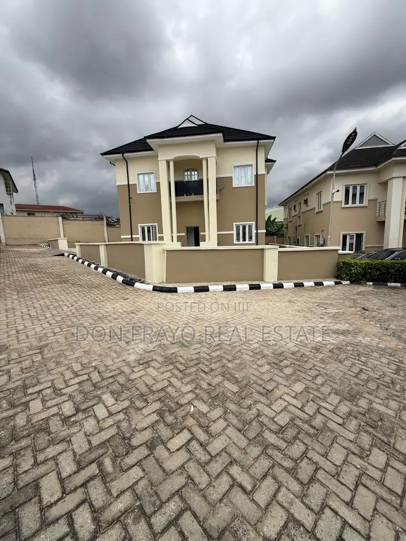 4bdrm Duplex in Olive Court Agodi for sale in Agodi
