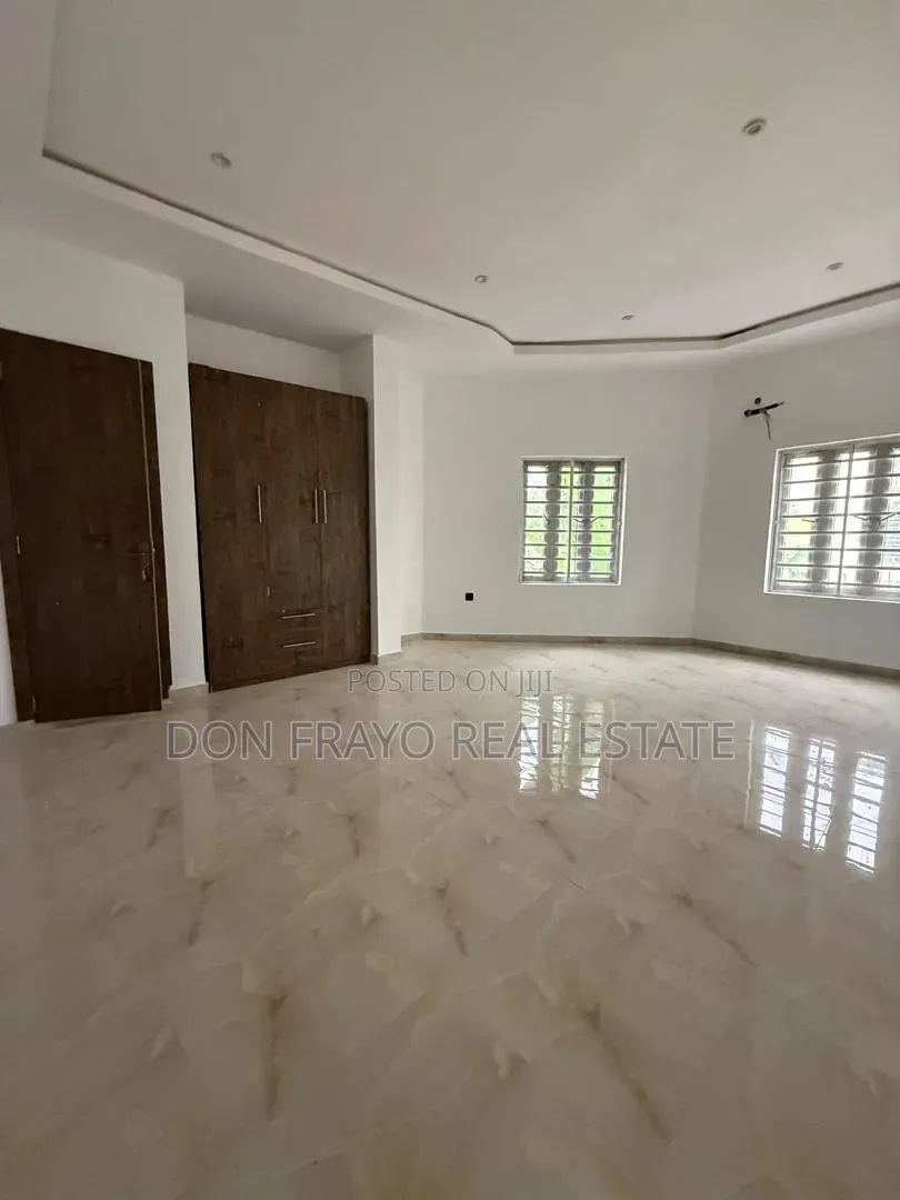 4bdrm Duplex in Olive Court Agodi for sale in Agodi