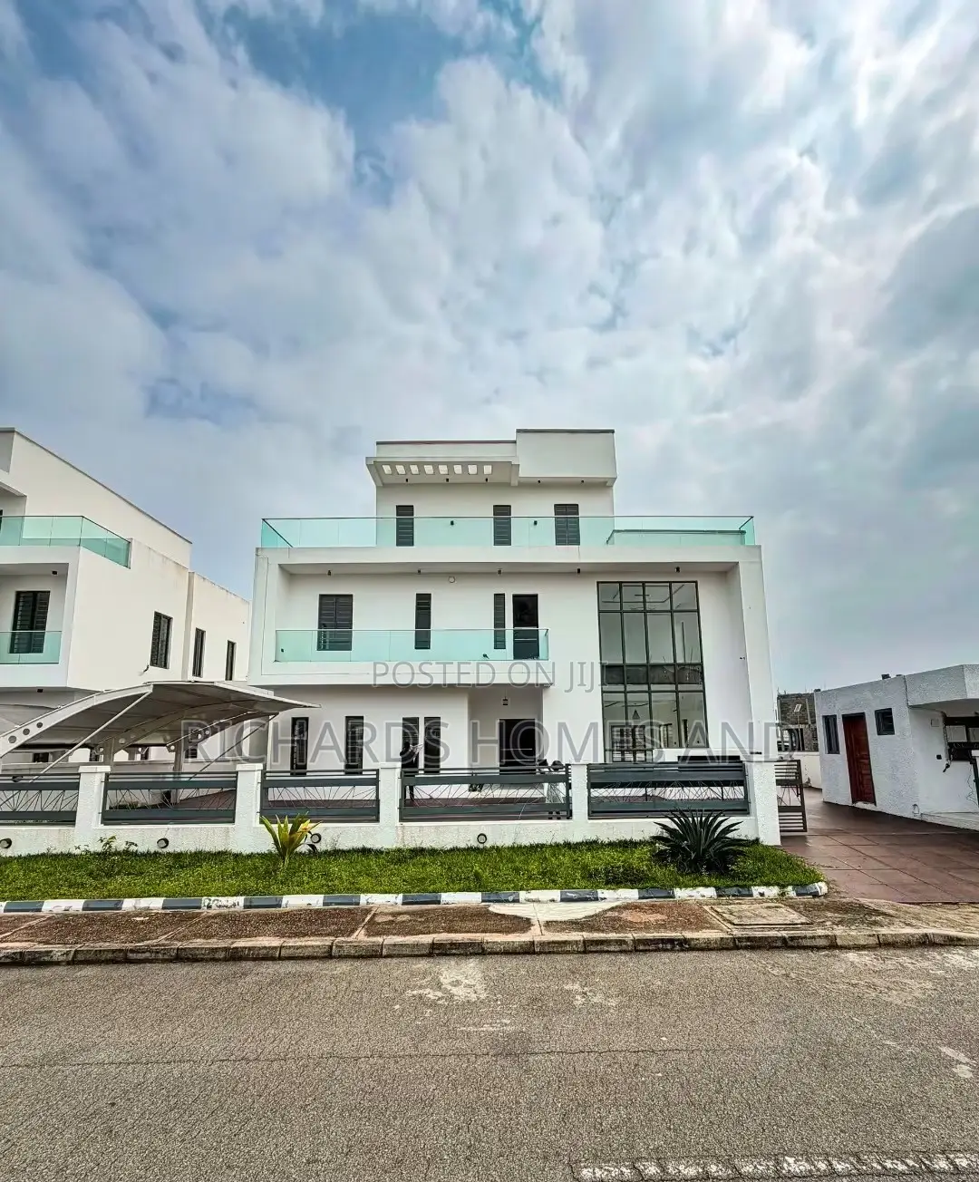 5bdrm Duplex in VGC / Ajah for sale in VGC / Ajah