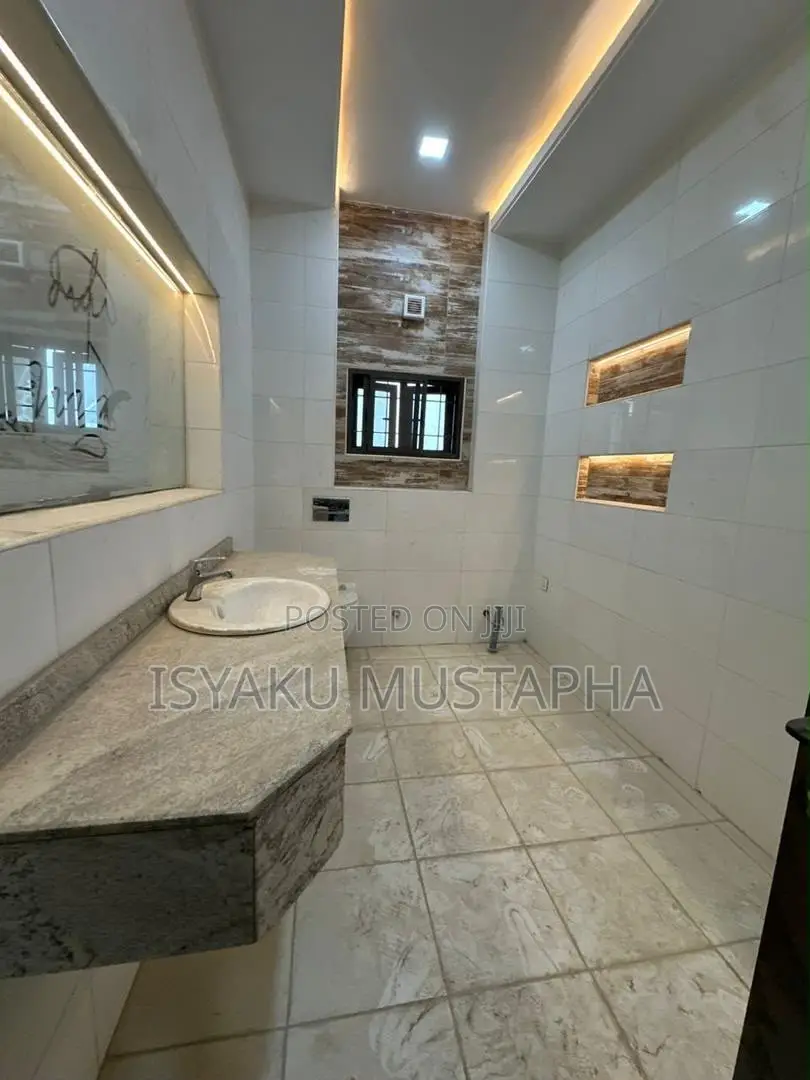 5bdrm Duplex in Jahi for sale in Jahi