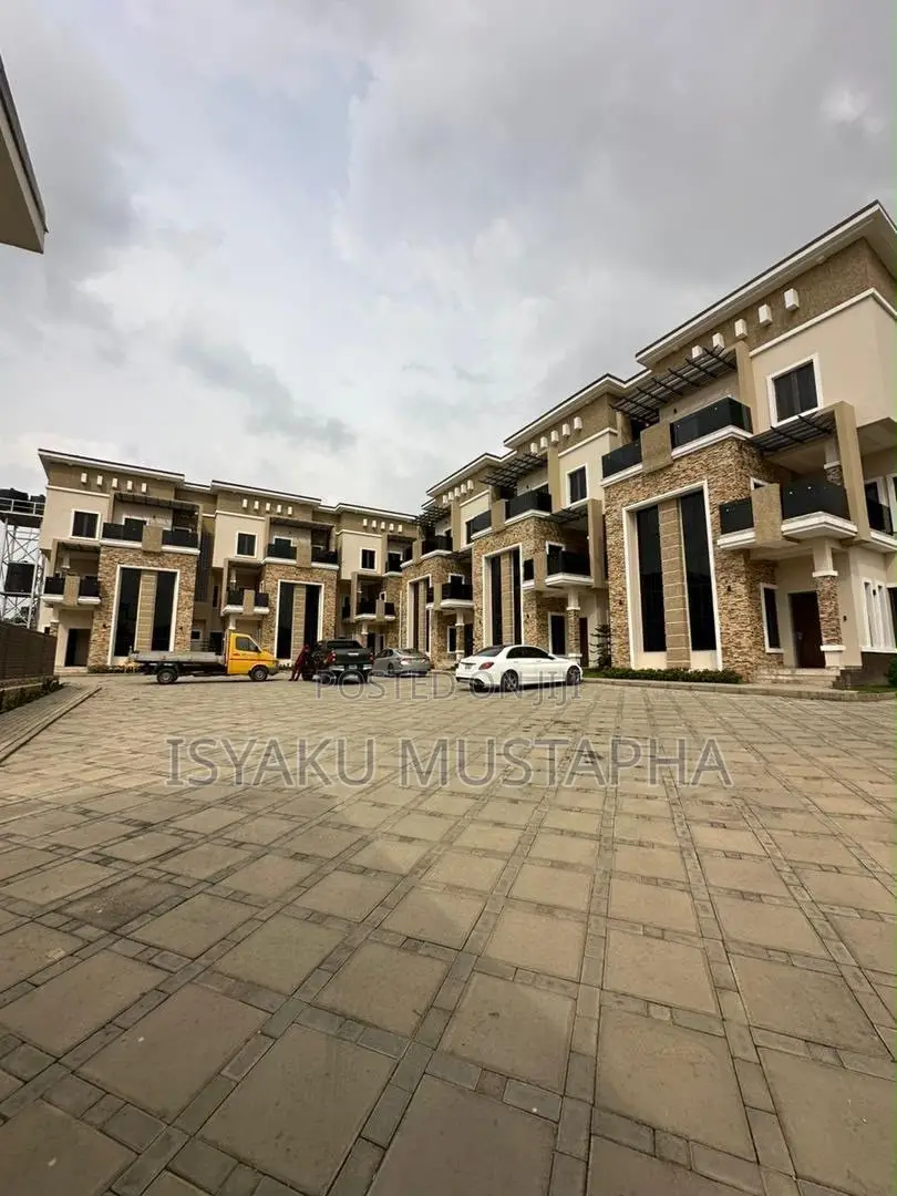 5bdrm Duplex in Jahi for sale in Jahi