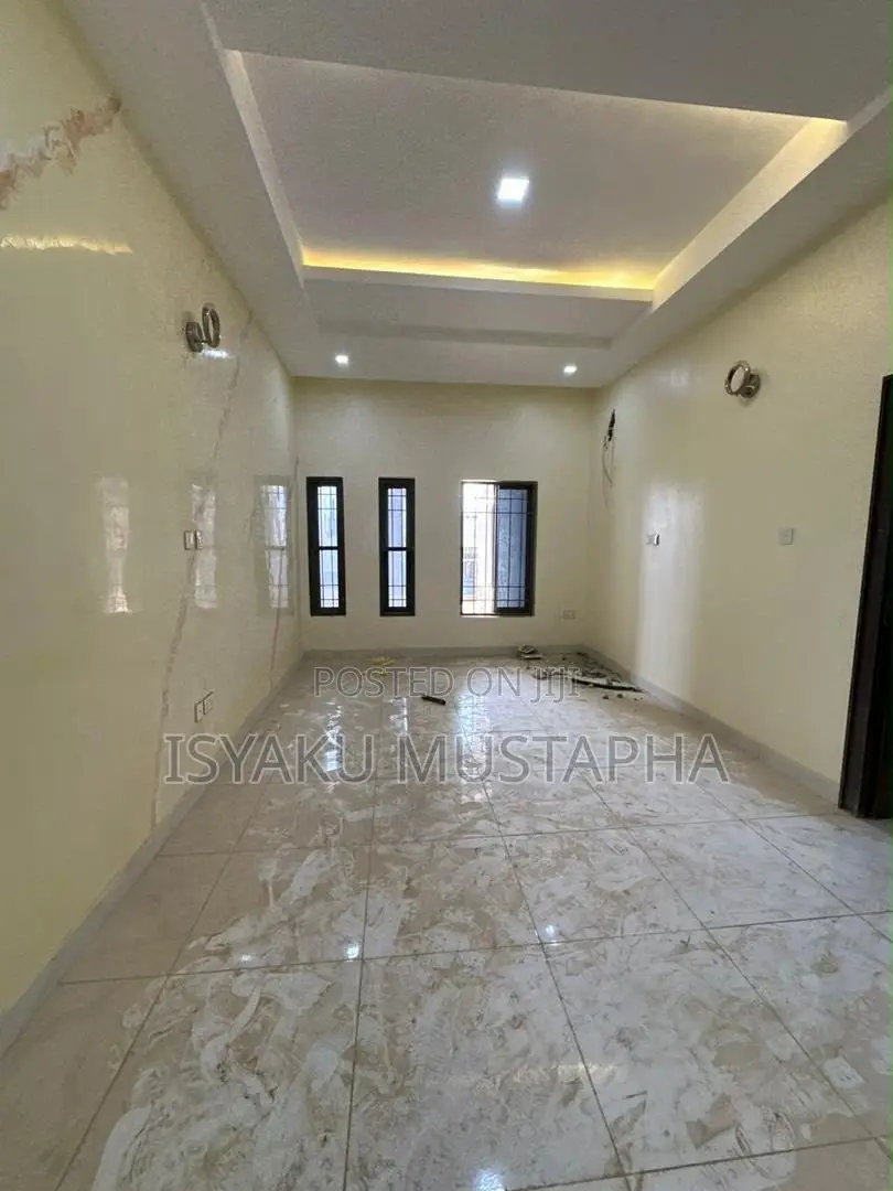 5bdrm Duplex in Jahi for sale in Jahi