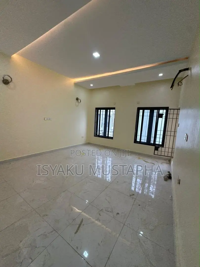 5bdrm Duplex in Jahi for sale in Jahi
