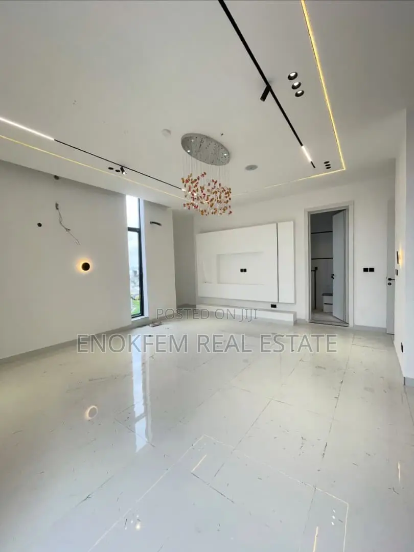 6bdrm Duplex in Lagos State for sale in Lagos State