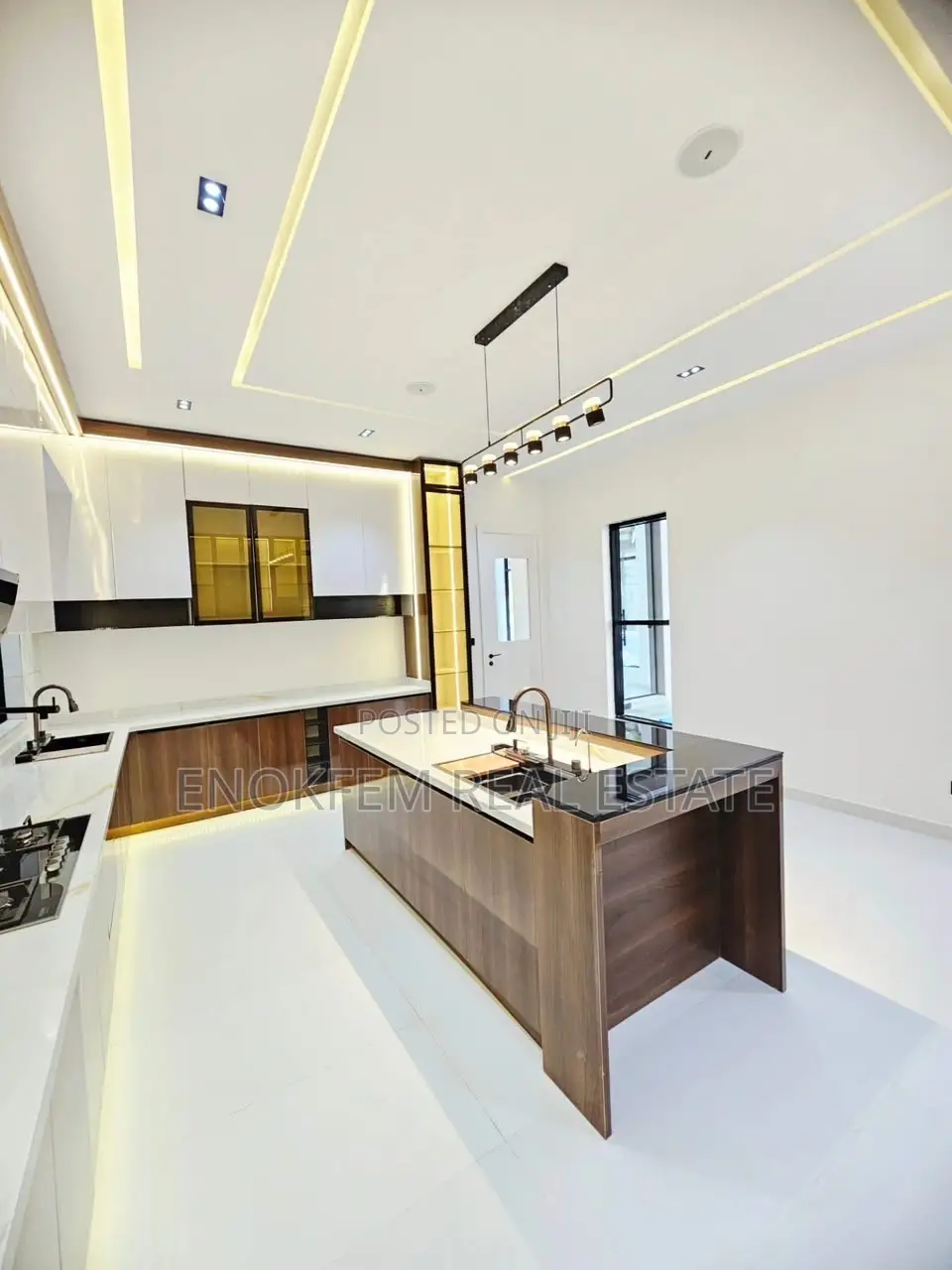 6bdrm Duplex in Lagos State for sale in Lagos State
