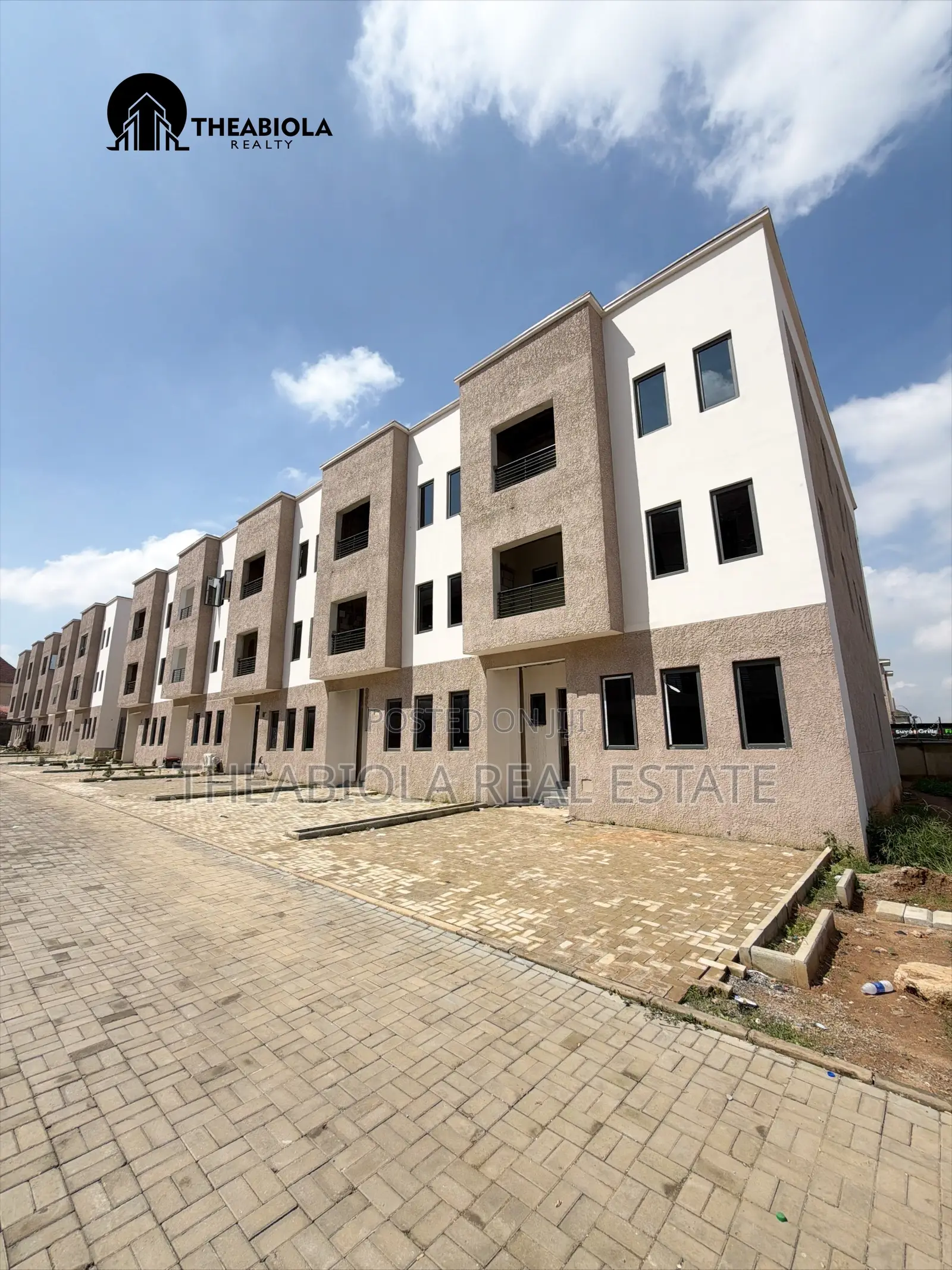 4bdrm Townhouse/Terrace in In A Secured Estate for sale in Gaduwa