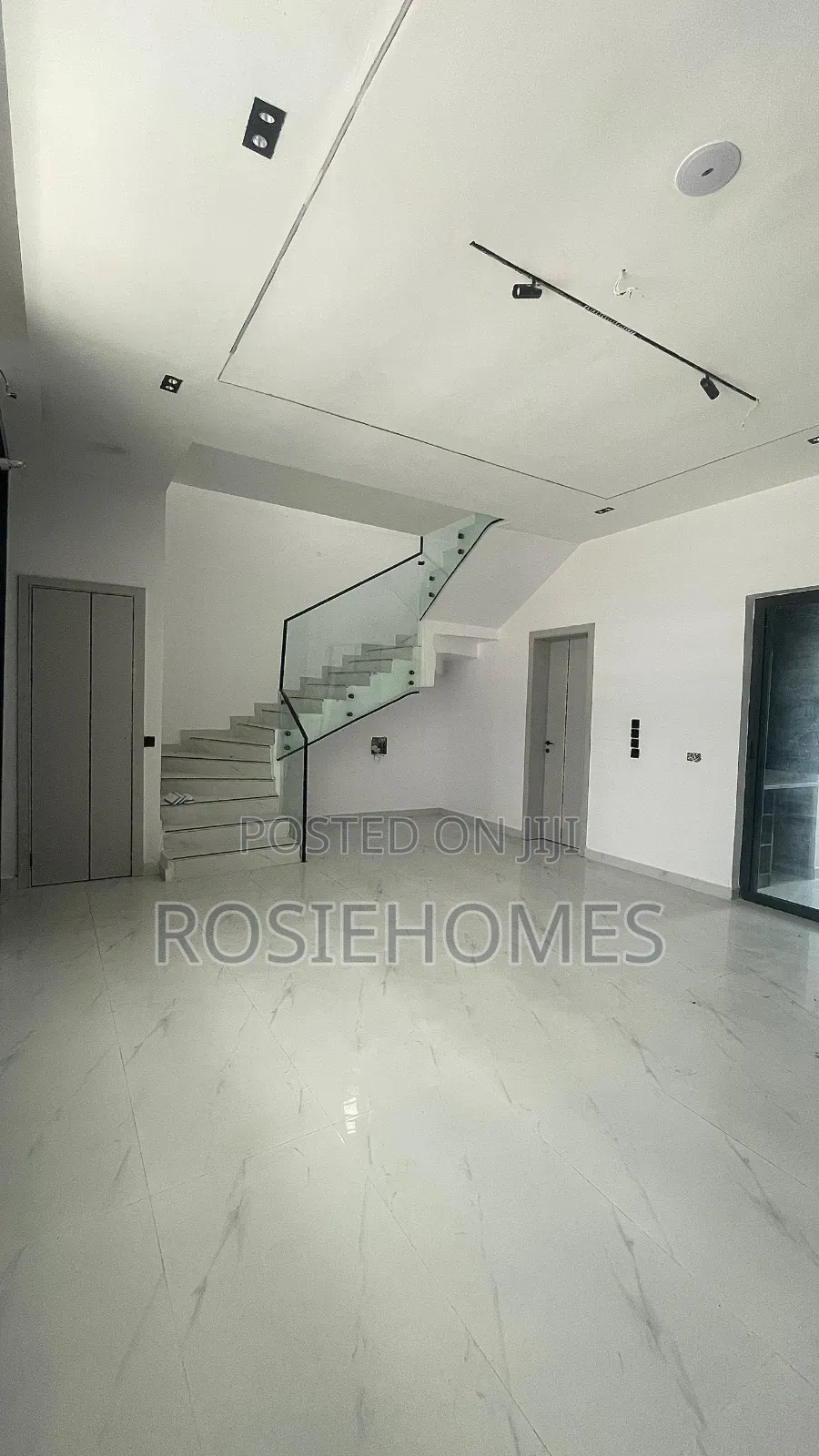 4bdrm Duplex in Ikota for sale in Ikota