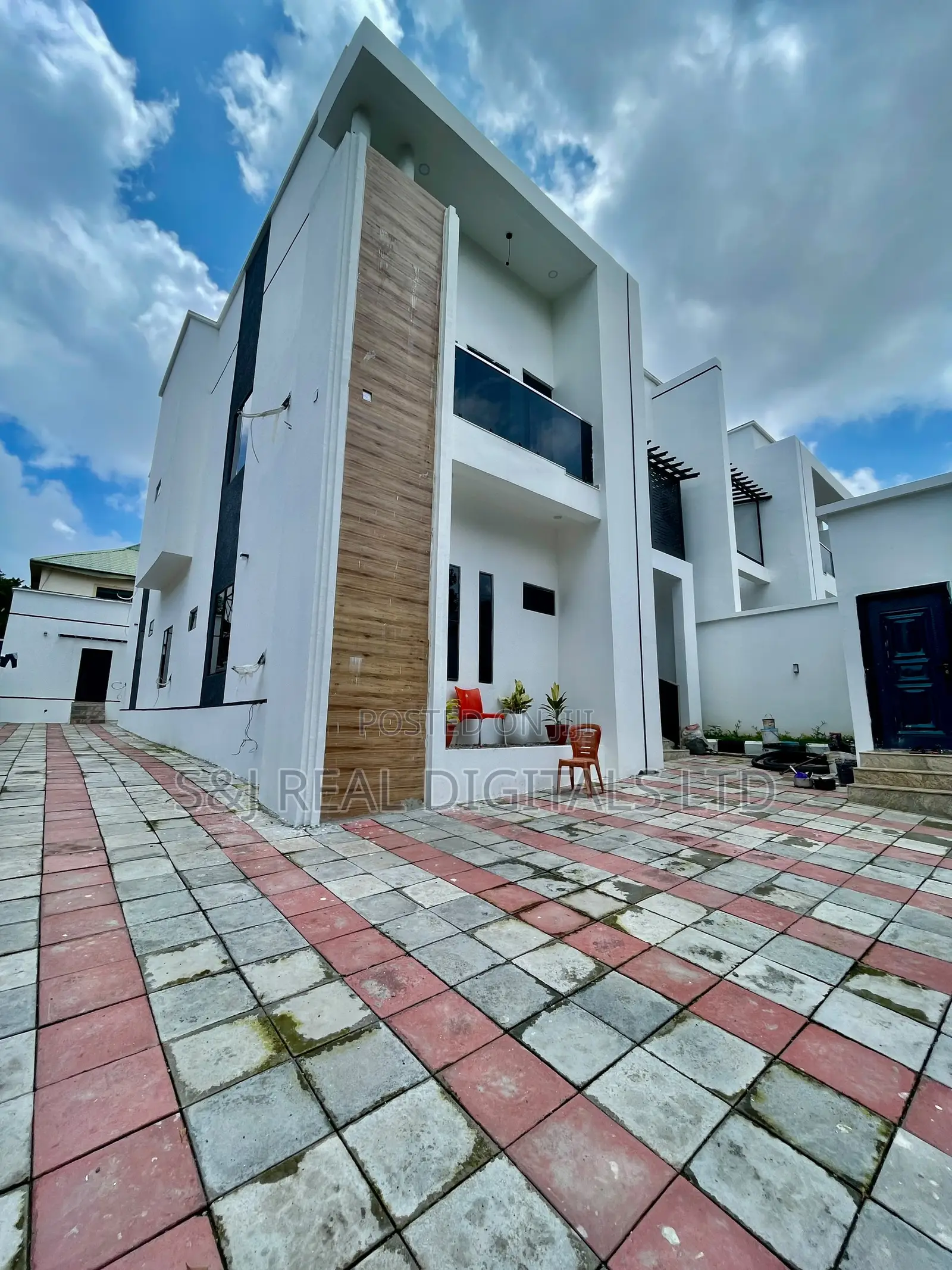 5bdrm Duplex in Life Camp for sale in Life Camp