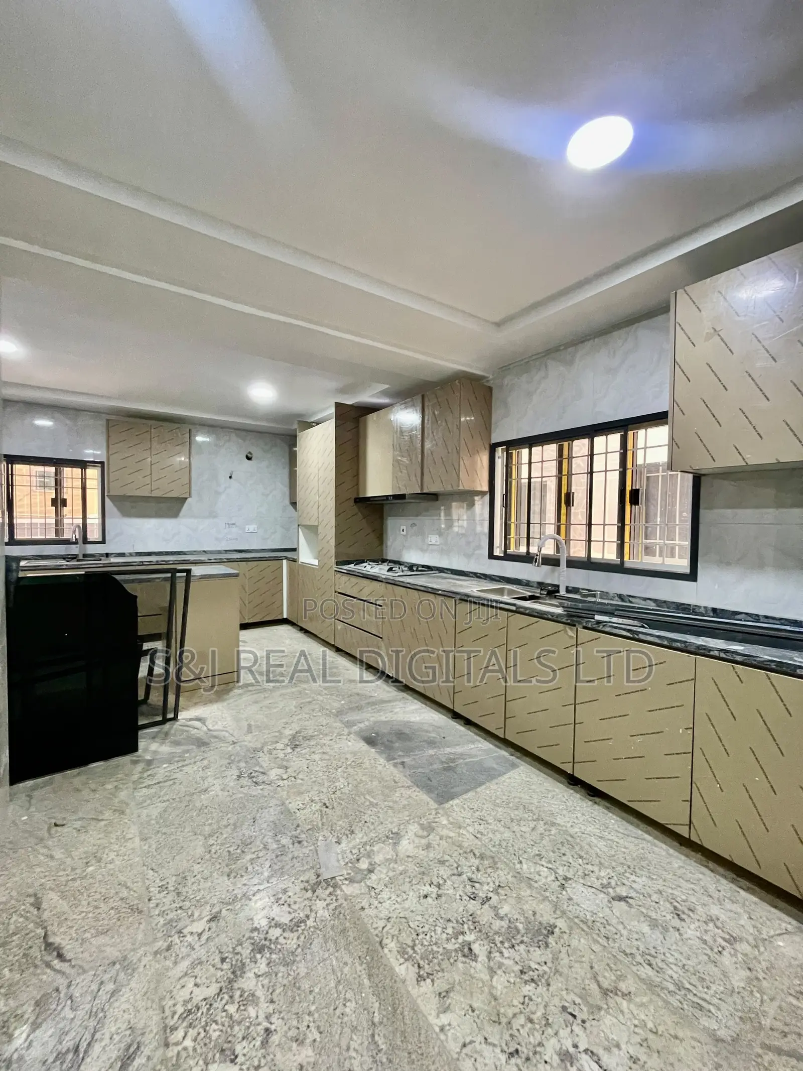 5bdrm Duplex in Life Camp for sale in Life Camp