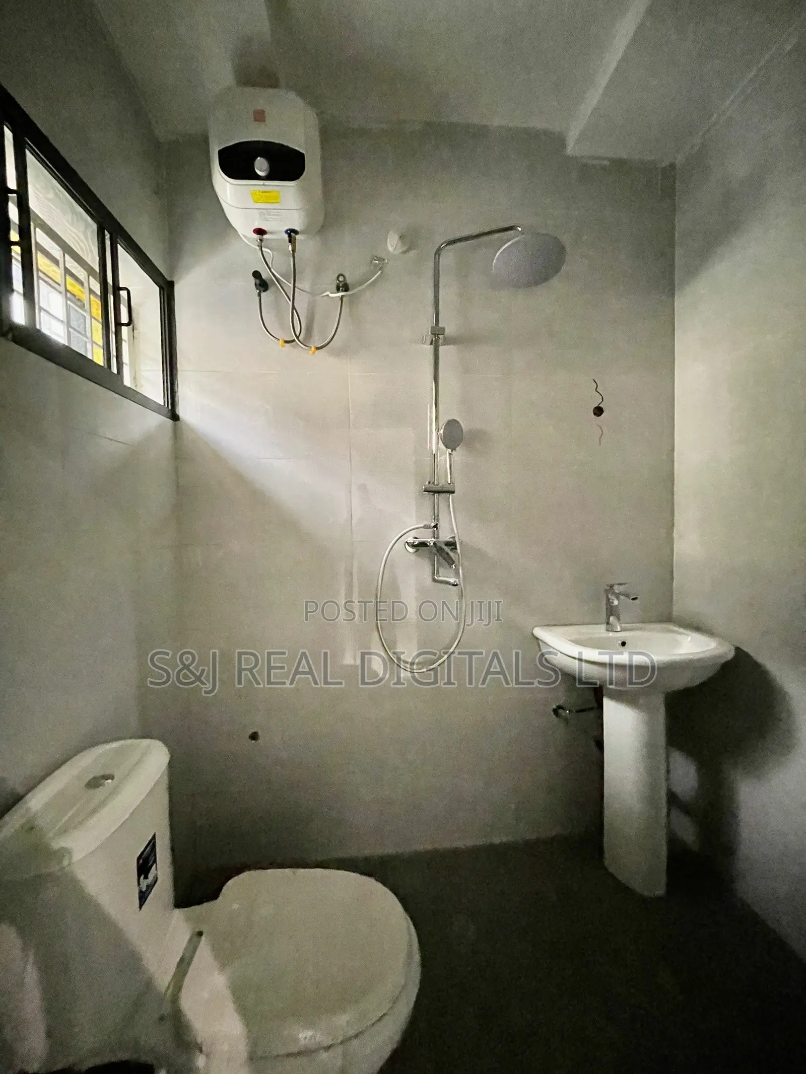 5bdrm Duplex in Life Camp for sale in Life Camp