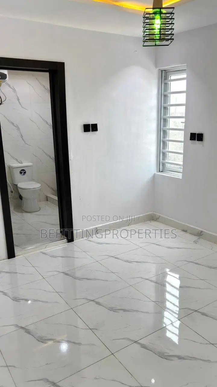 7bdrm Block of Flats in Alakuko for sale in Alakuko