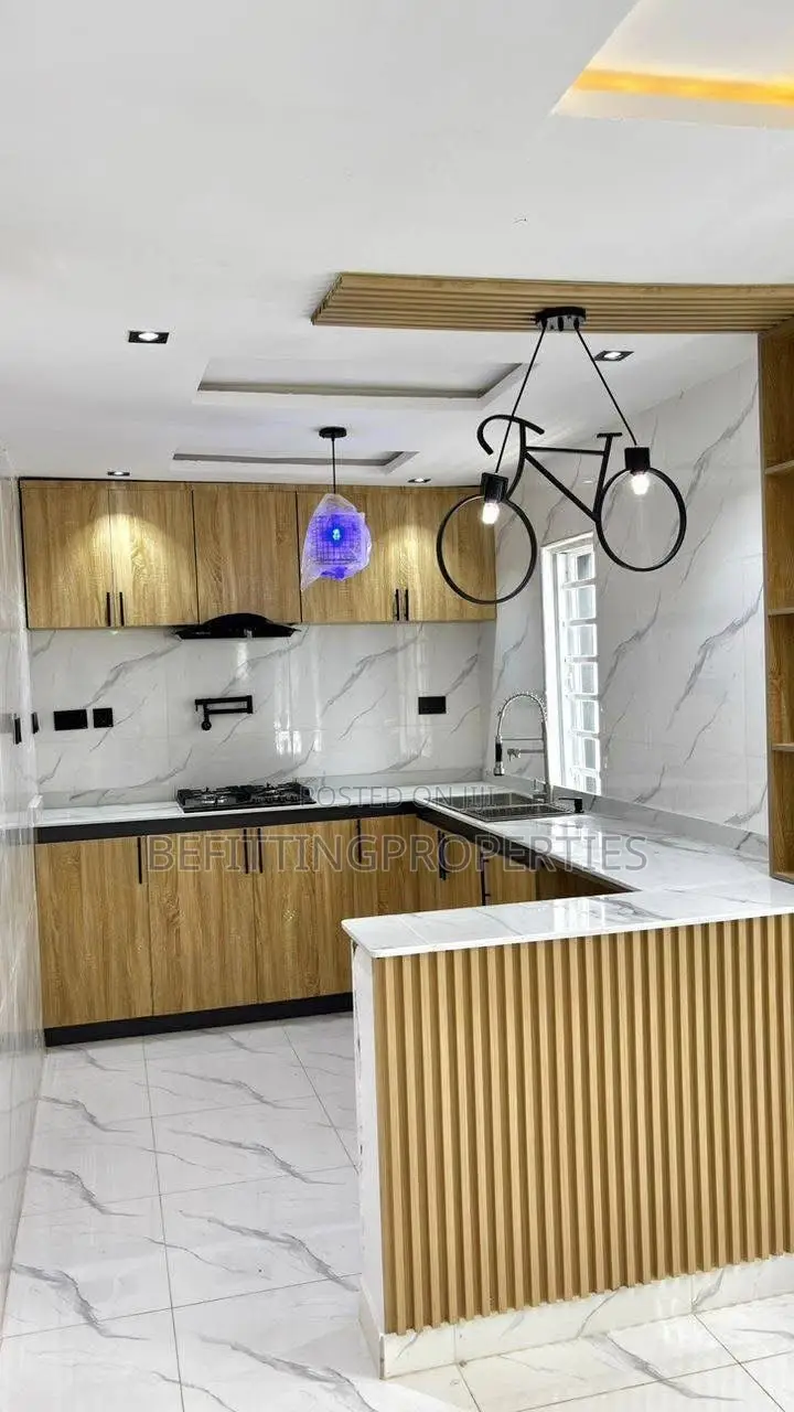 7bdrm Block of Flats in Alakuko for sale in Alakuko