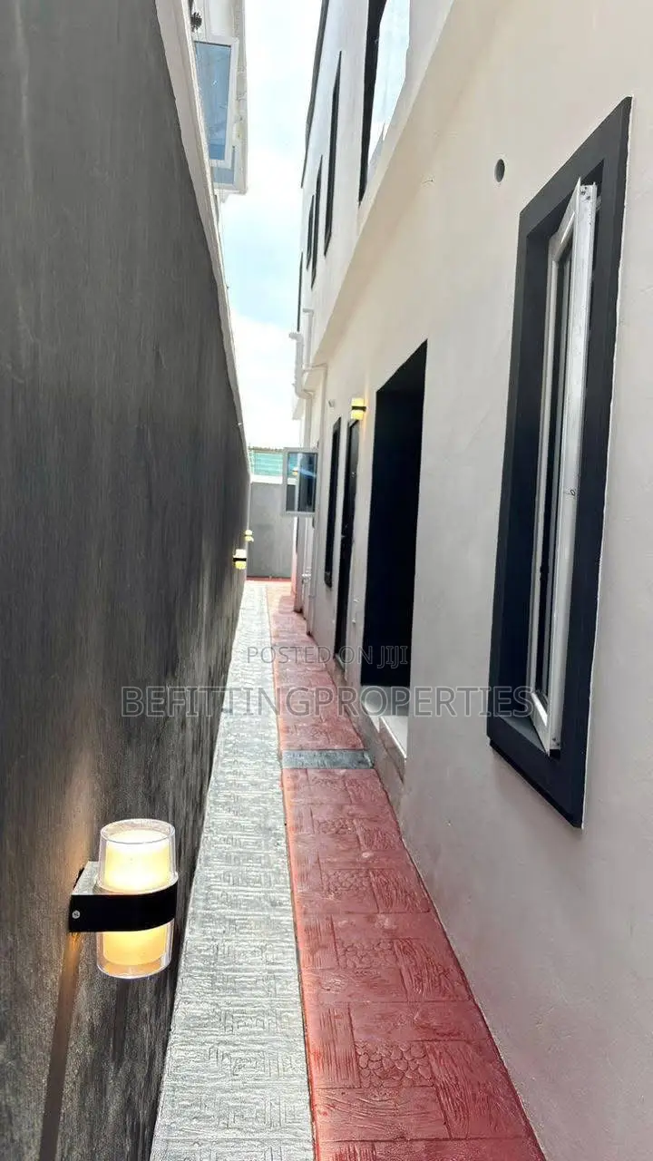 7bdrm Block of Flats in Alakuko for sale in Alakuko