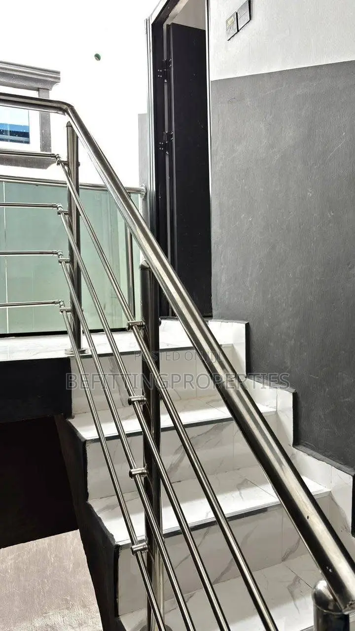 7bdrm Block of Flats in Alakuko for sale in Alakuko