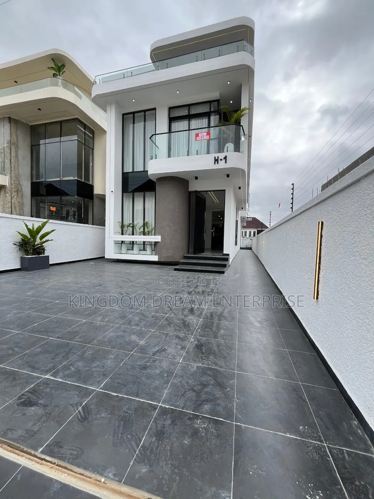 5bdrm Duplex in Orchid Lekki Lagos for sale in Lekki Expressway