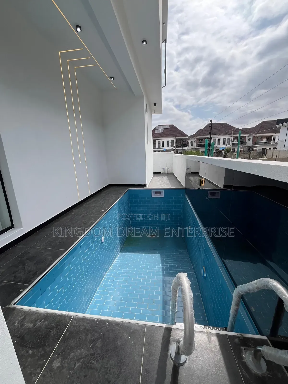5bdrm Duplex in Orchid Lekki Lagos for sale in Lekki Expressway