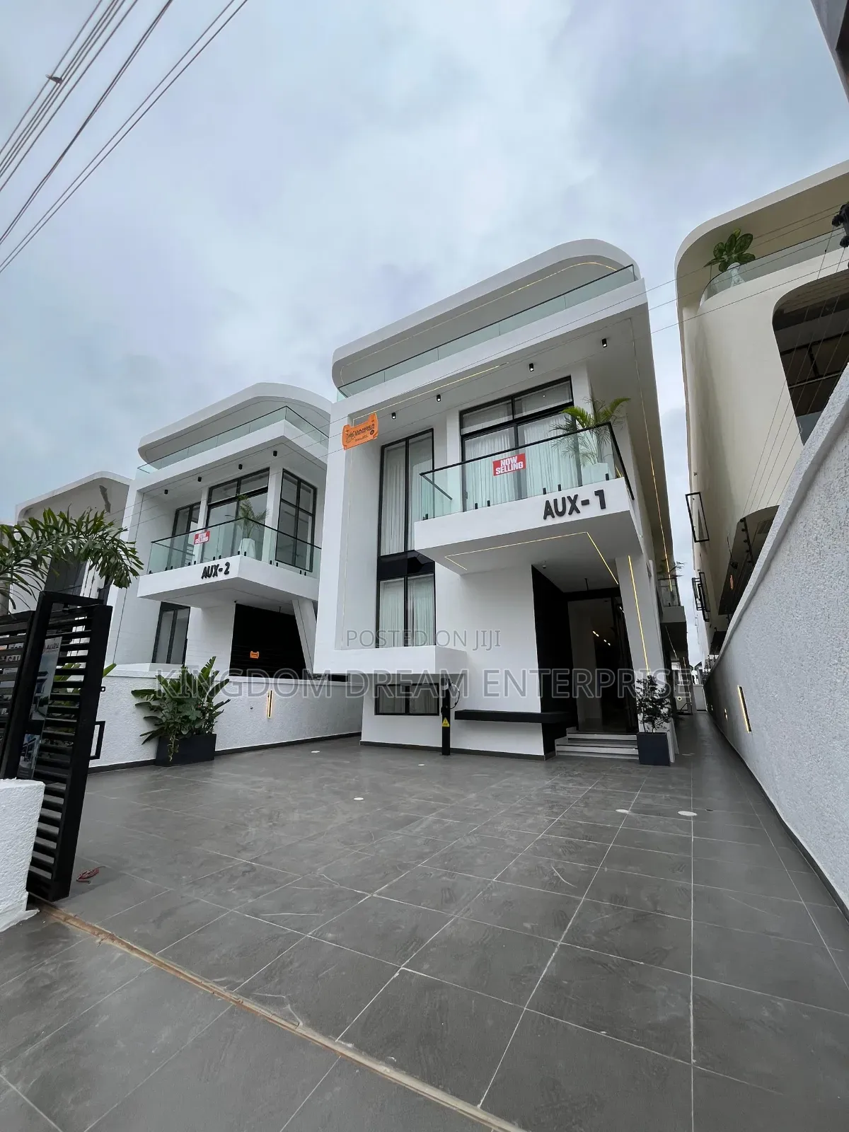 5bdrm Duplex in Orchid Lekki Lagos for sale in Lekki Expressway