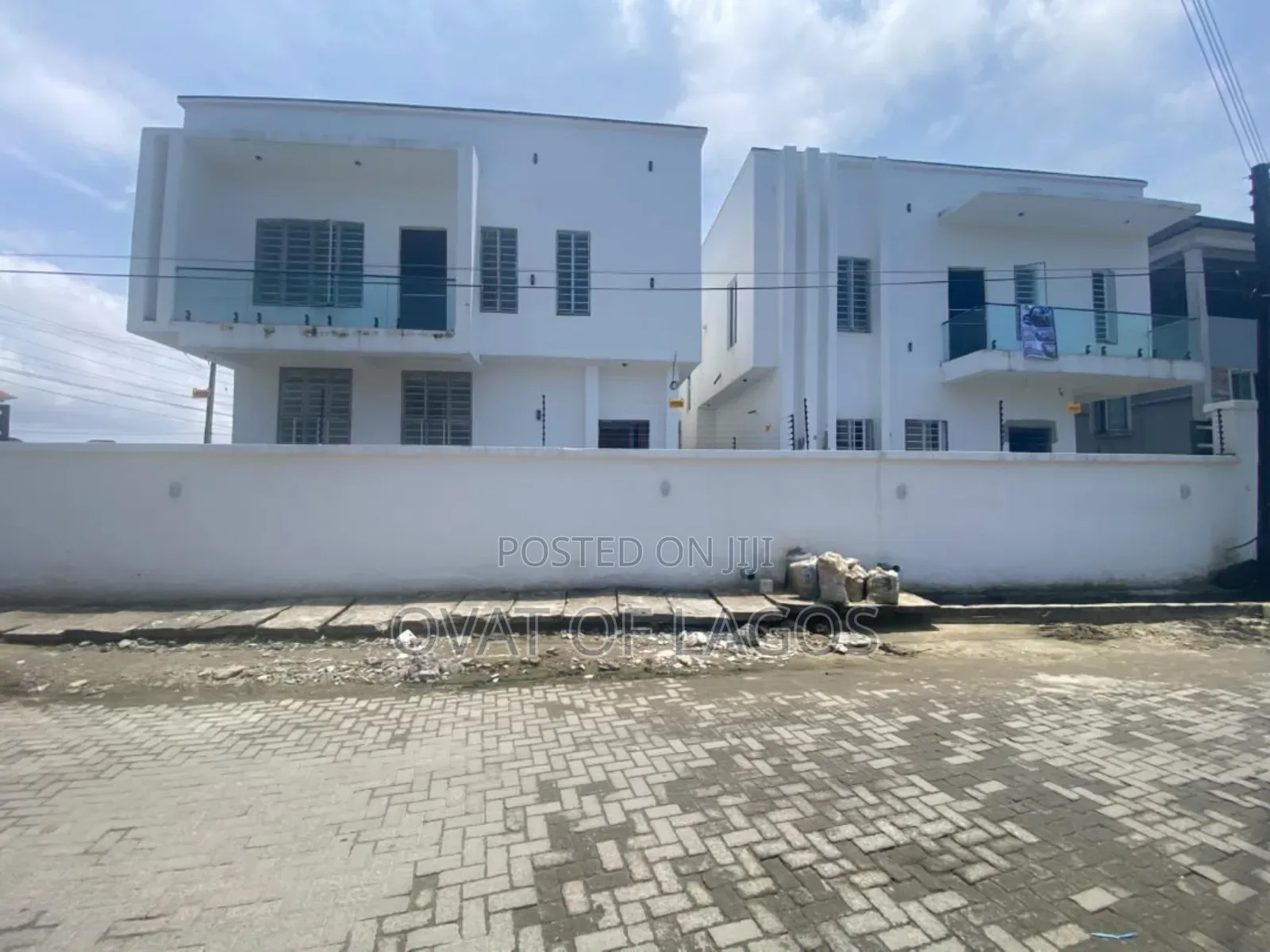 5bdrm Duplex in Ikota for sale in Ikota