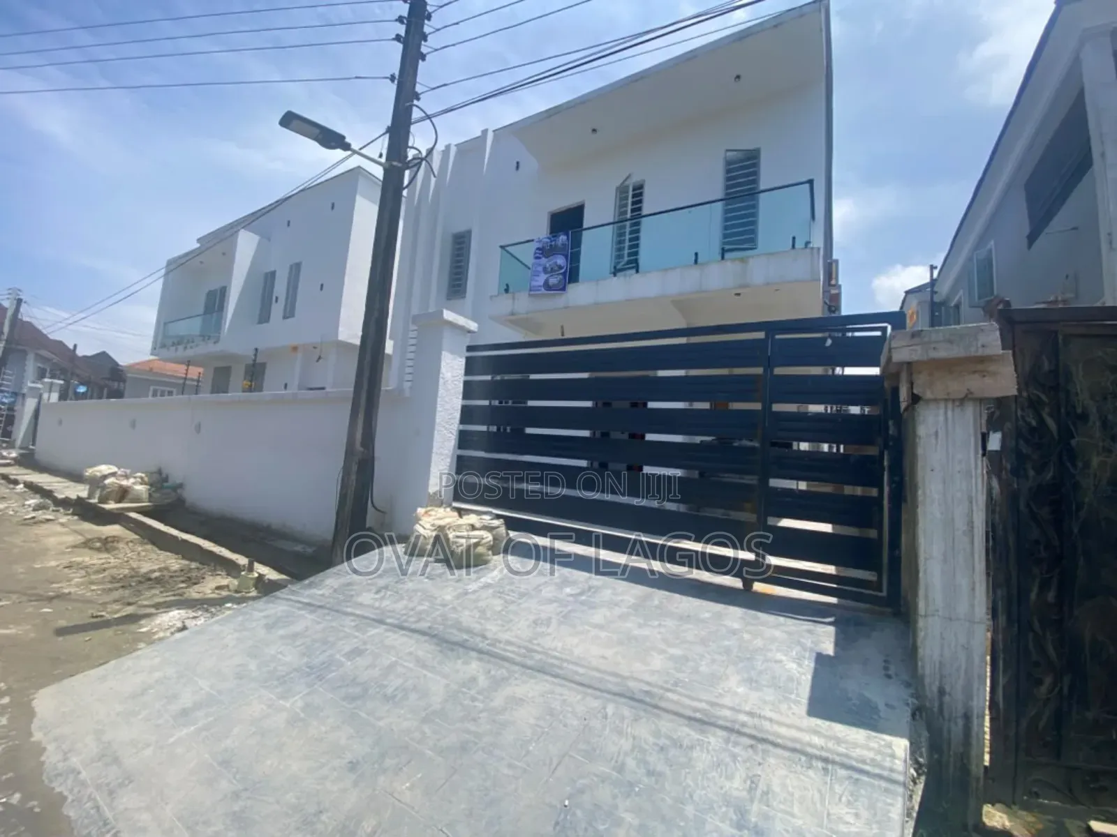 5bdrm Duplex in Ikota for sale in Ikota