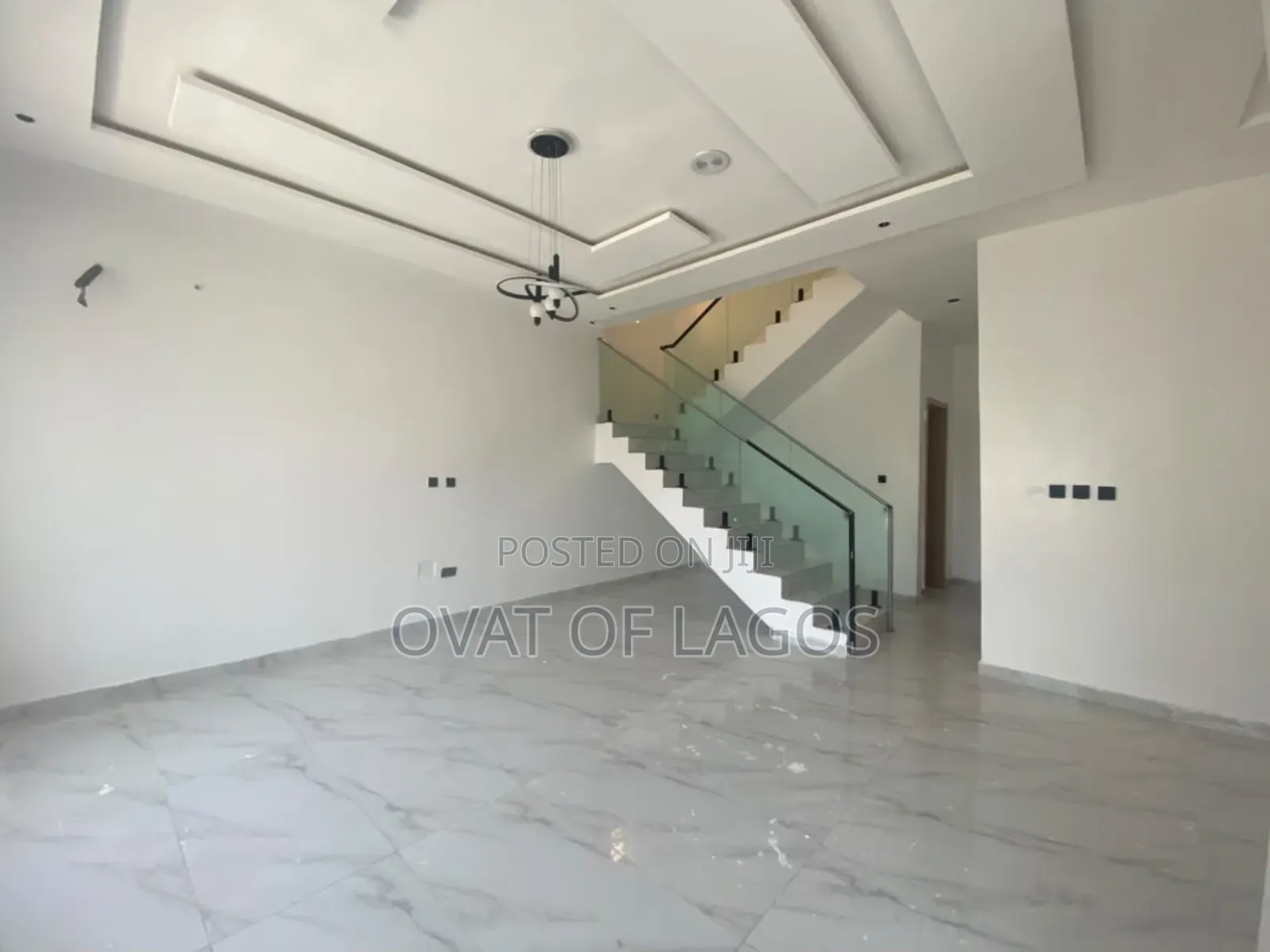 5bdrm Duplex in Ikota for sale in Ikota