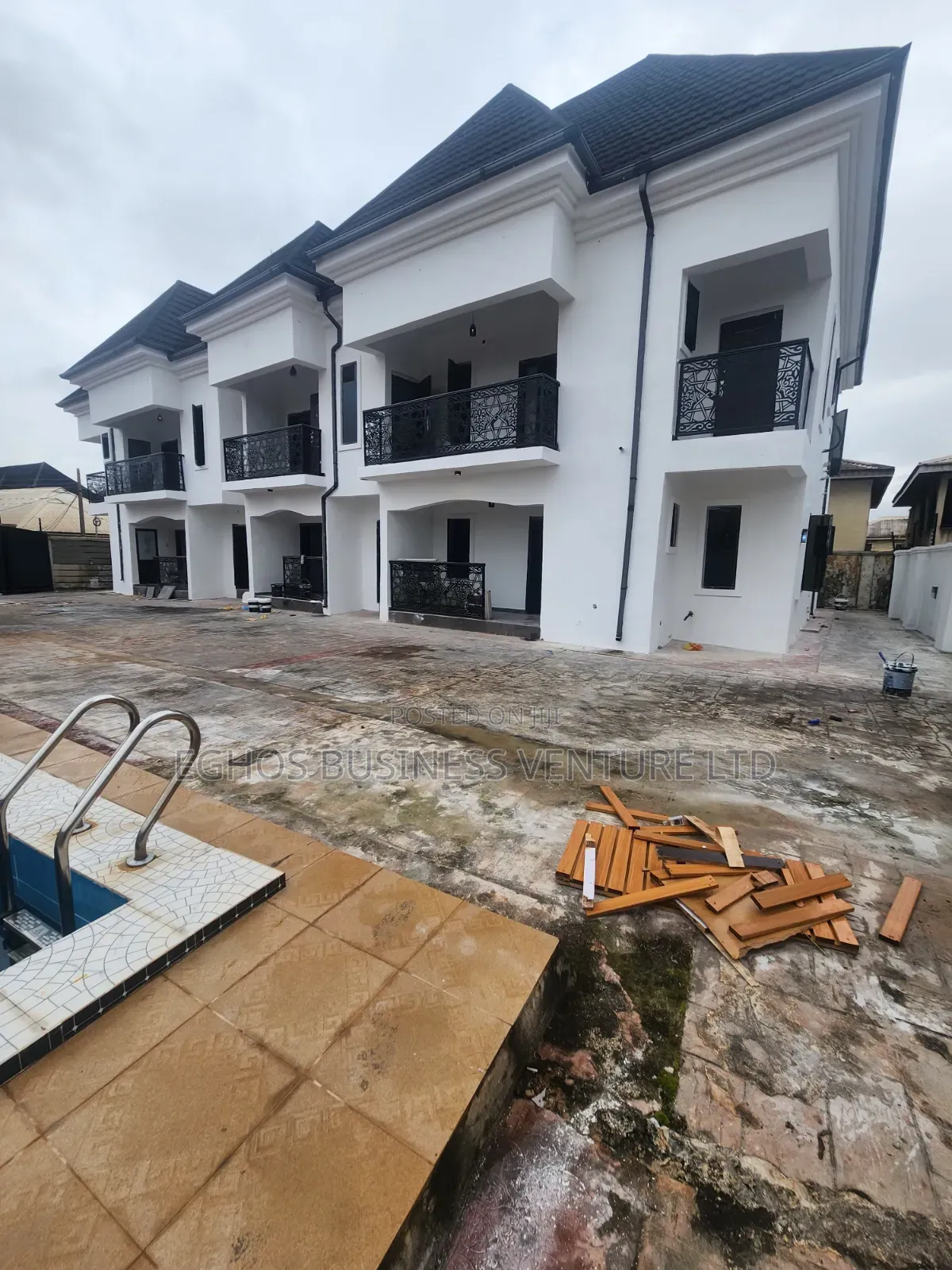 11bdrm Block of Flats in Mtn Mast Ugbor Gra, Benin City for sale in Benin City