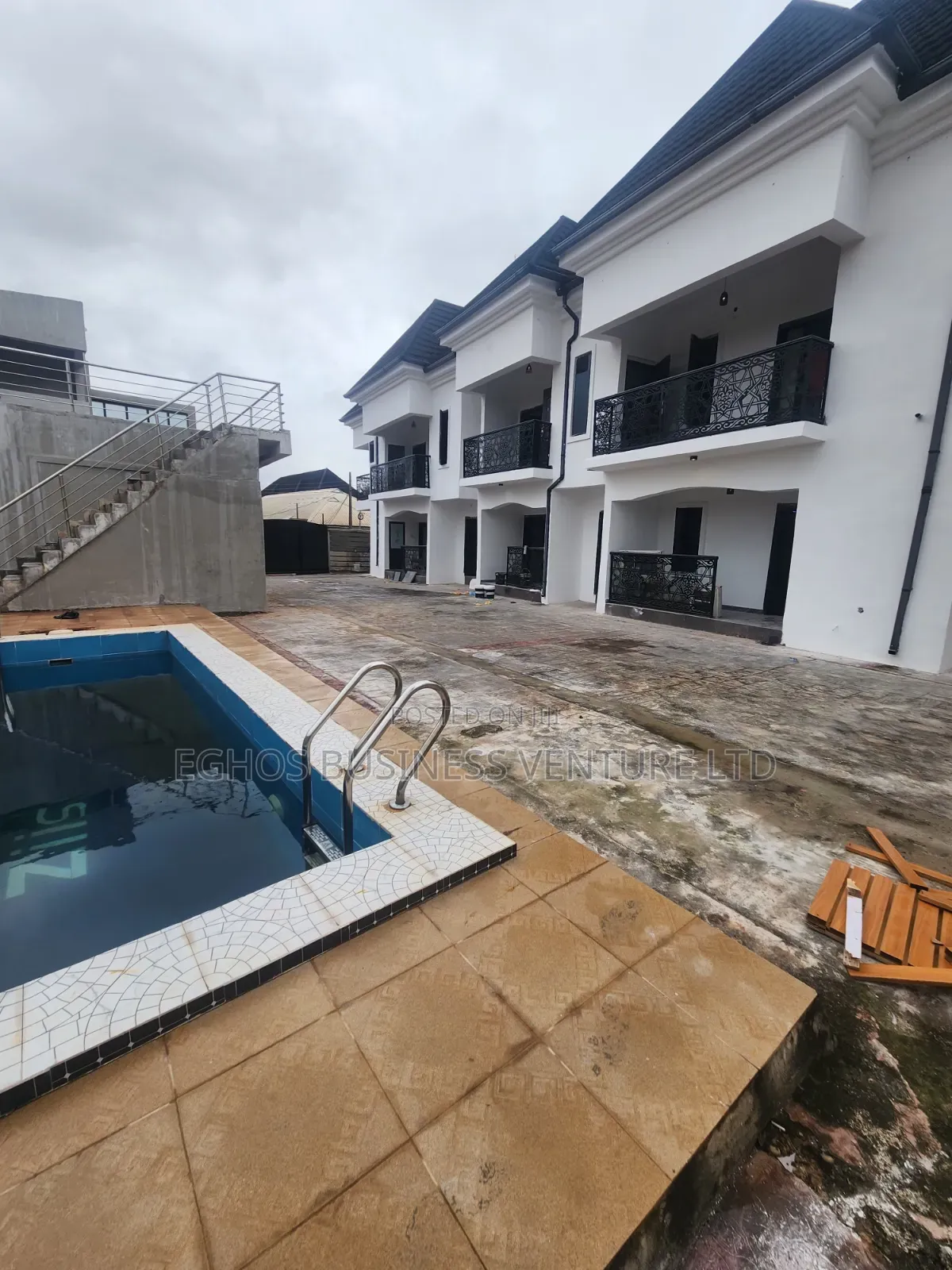 11bdrm Block of Flats in Mtn Mast Ugbor Gra, Benin City for sale in Benin City
