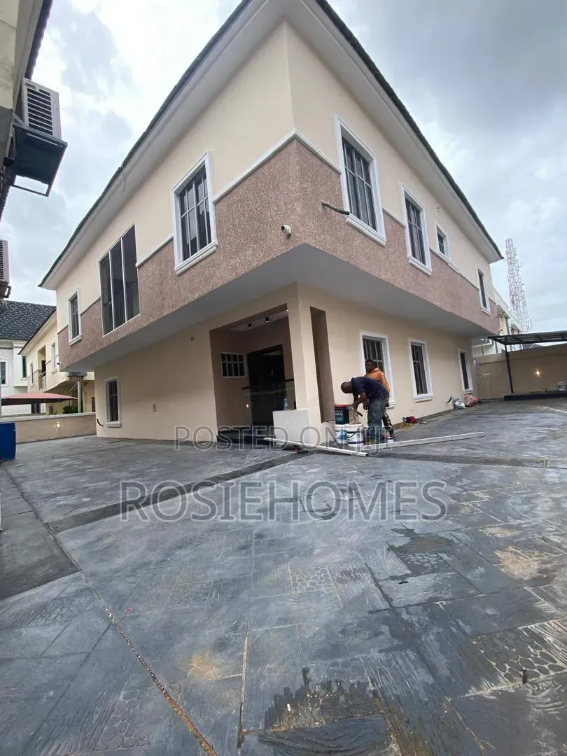 5bdrm Duplex in Chevron for sale in Chevron