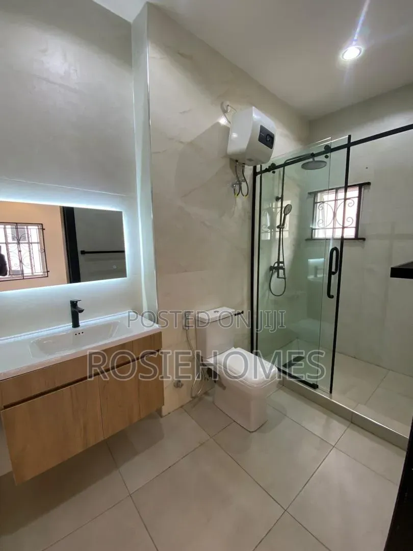 5bdrm Duplex in Chevron for sale in Chevron