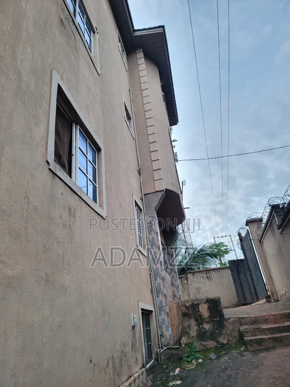 14bdrm Block of Flats in Akpoga Street,, Enugu for sale in Enugu